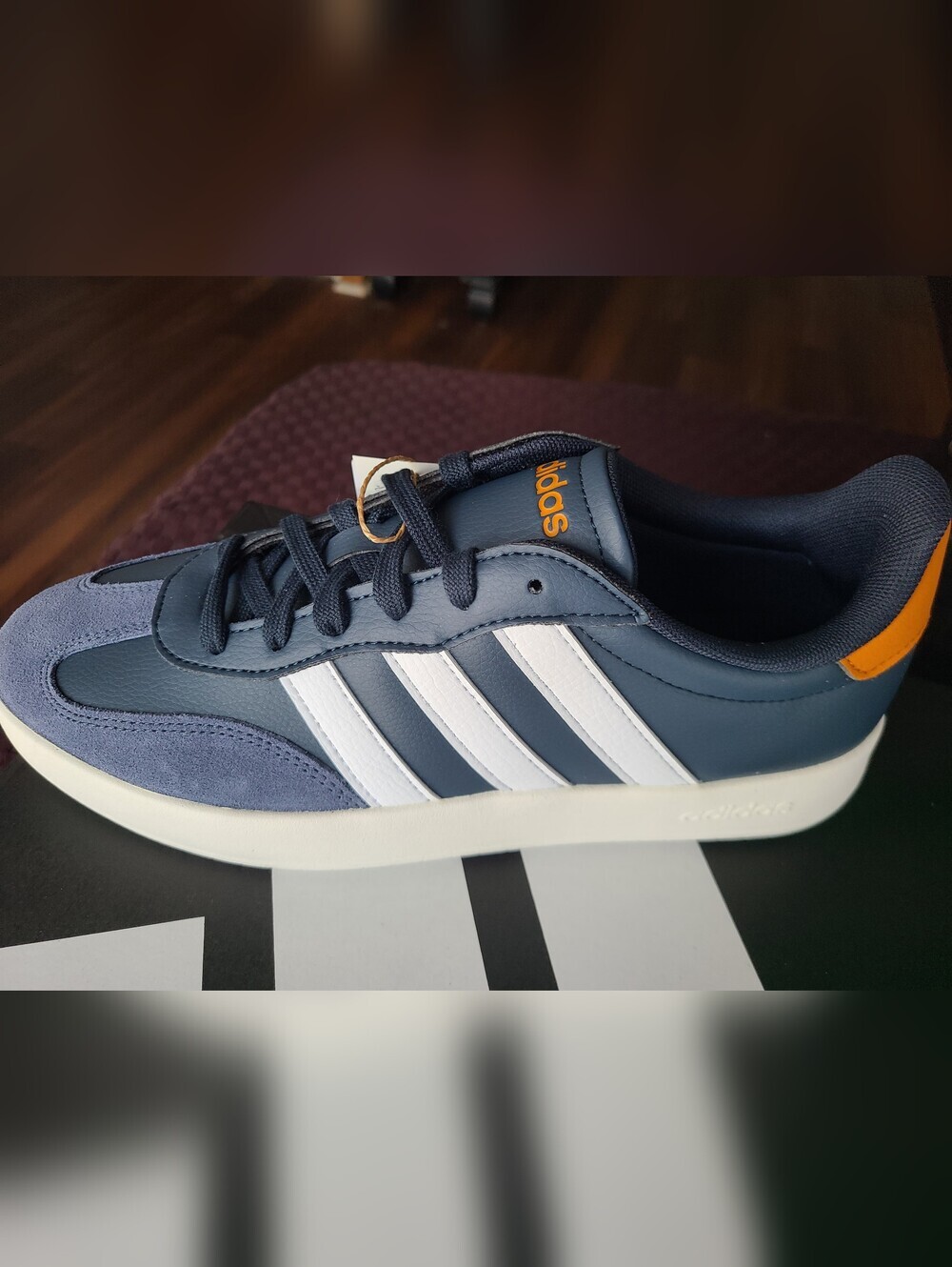 Men's Adidas Berreda size 9 new with box Navy, White, Orange